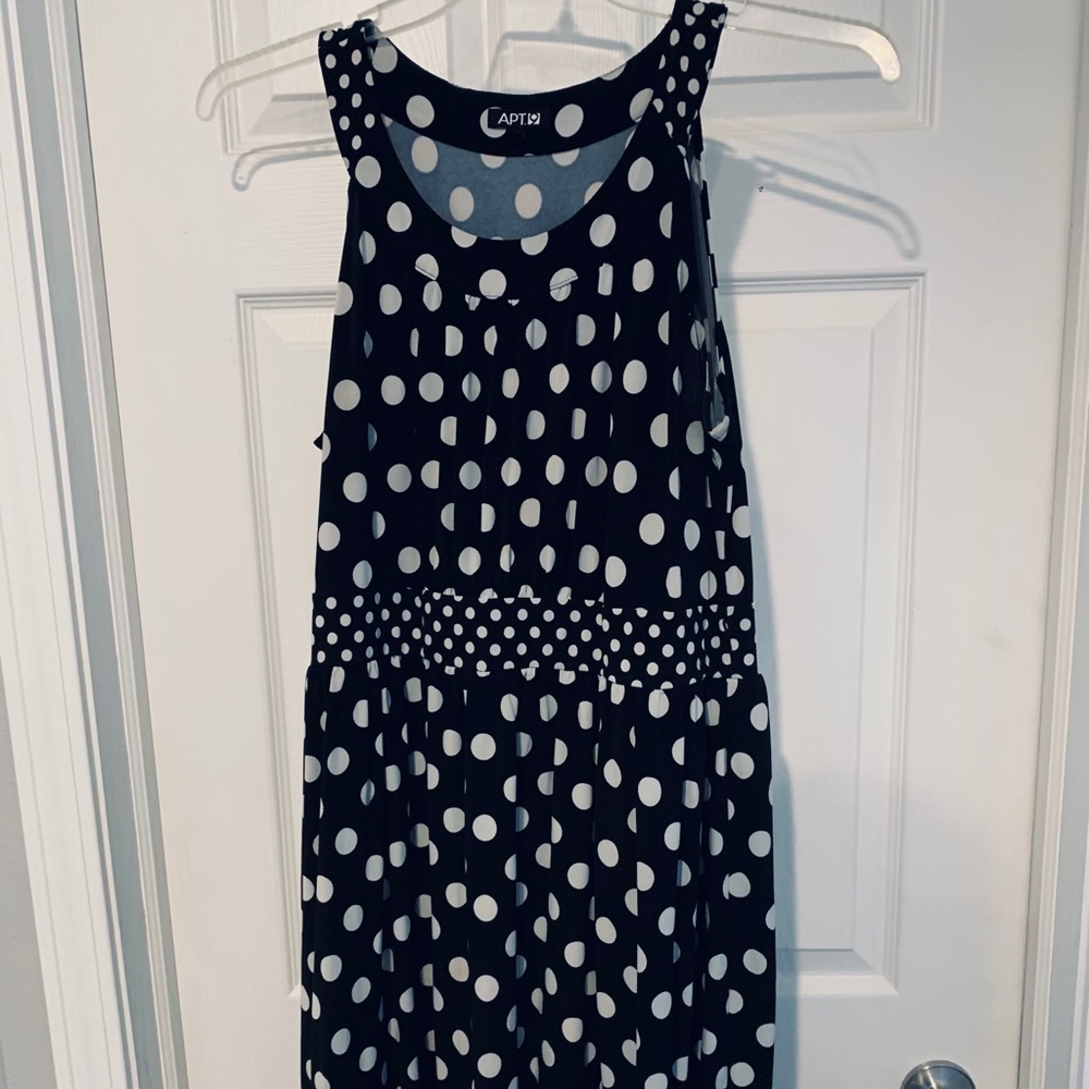 Dresses - Picture 6 of 8